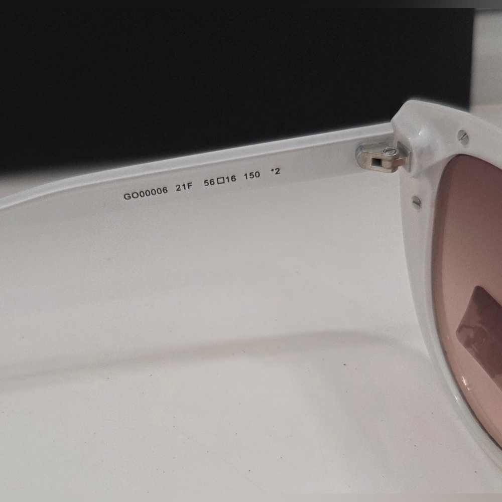 NWT Guess White Cat Eye Sunglasses Rhinestone Trim Pink Gradient Lenses - Picture 6 of 11